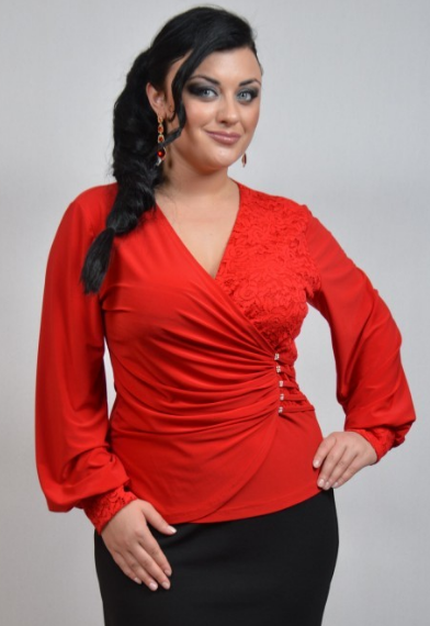 Красная асимметричная блузка