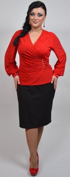 Красная асимметричная блузка нарядная