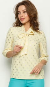 Красивая светлая блузка